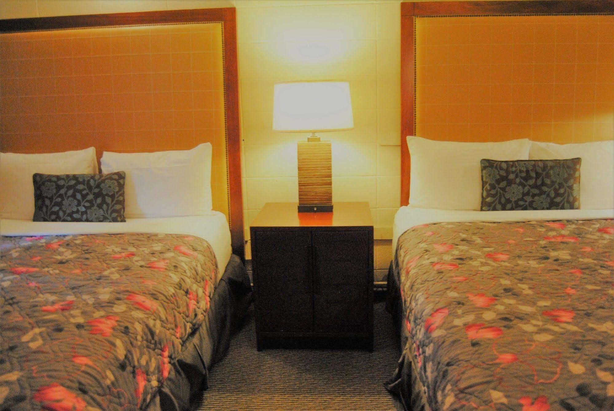 Derrick Motel Edmonton Esterno foto