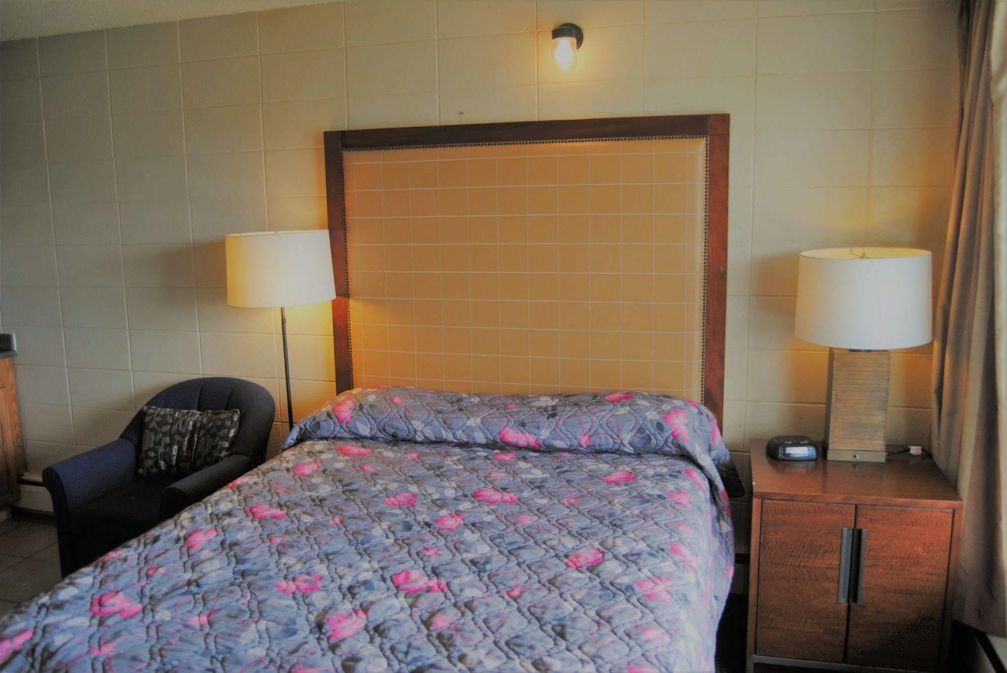 Derrick Motel Edmonton Esterno foto